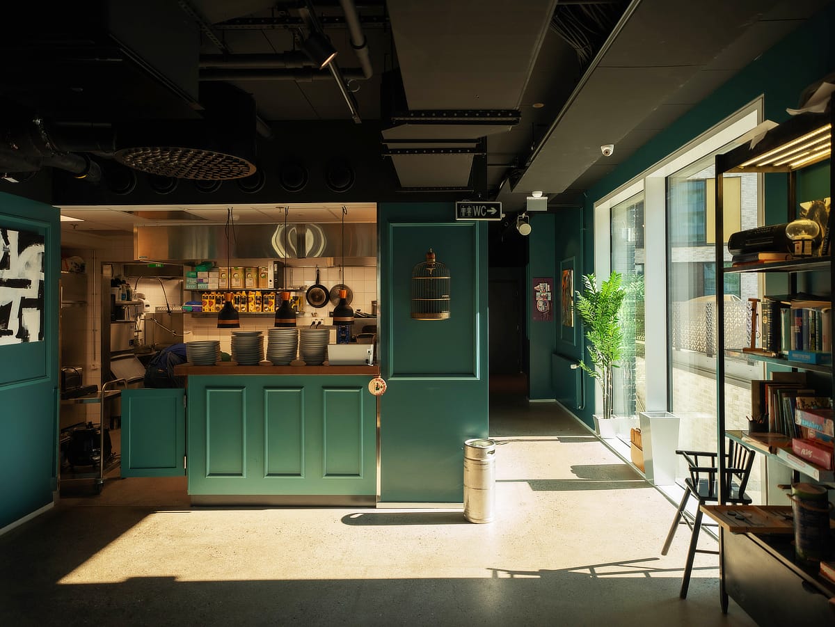 The open kitchen at Roasberg Kolmas linja